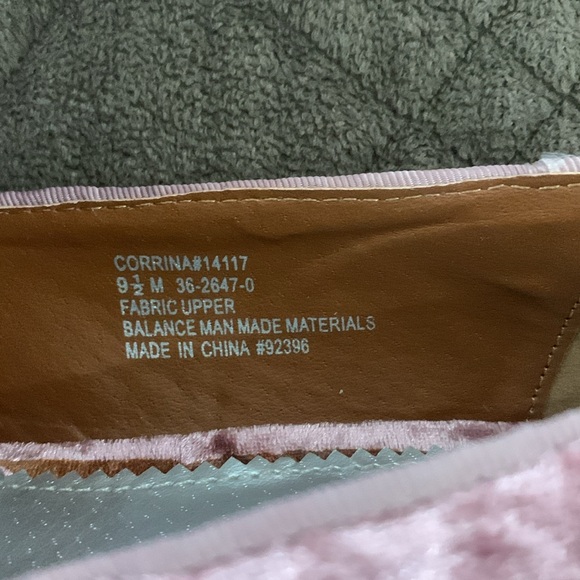 NWT Corrina Velvet Flats/Loafers size 10 - Picture 16 of 17